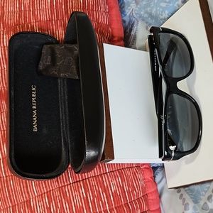 Banana Republic NWOT black sunglasses silver accent,unisex. Case and cloth.